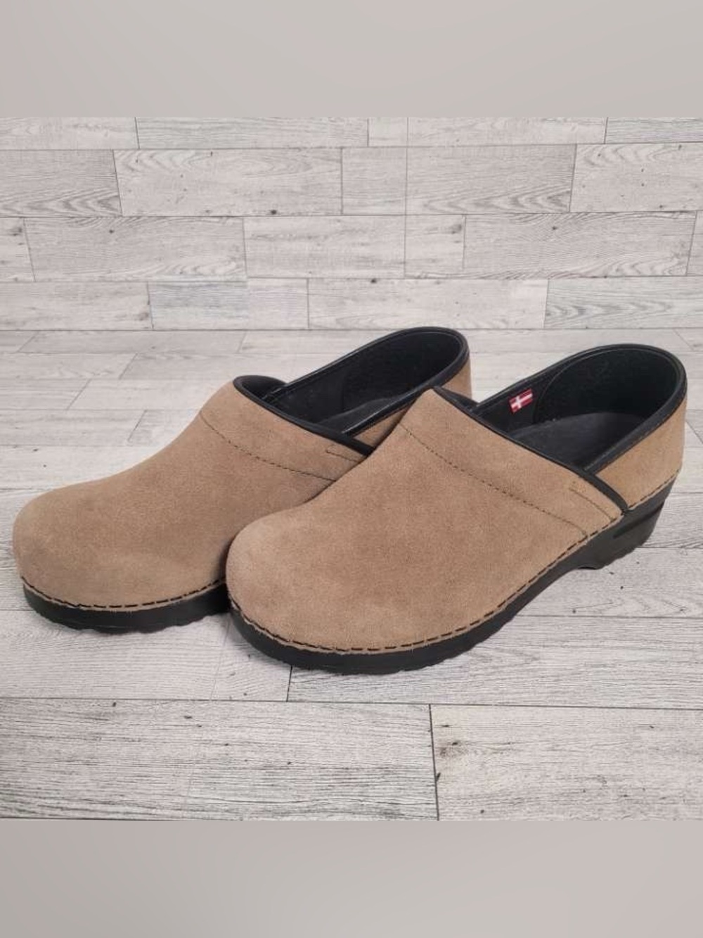 Women’s Sanita Profesional Brown Suede Leather Original Danish Clogs Size 39